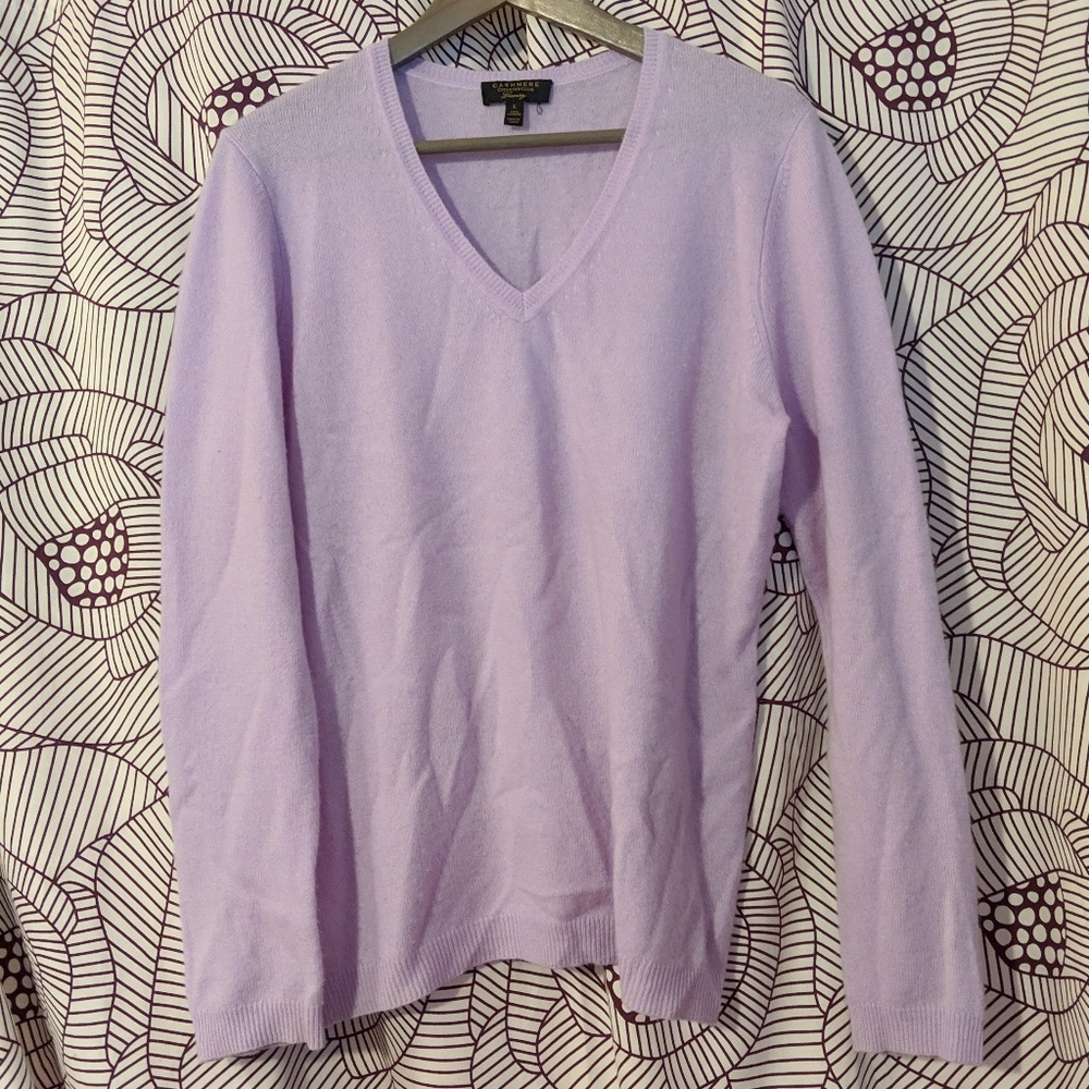 100% cashmere lavender vneck sweater